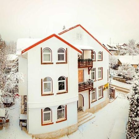 Pensiunea Nicolas Sinaia Exterior photo